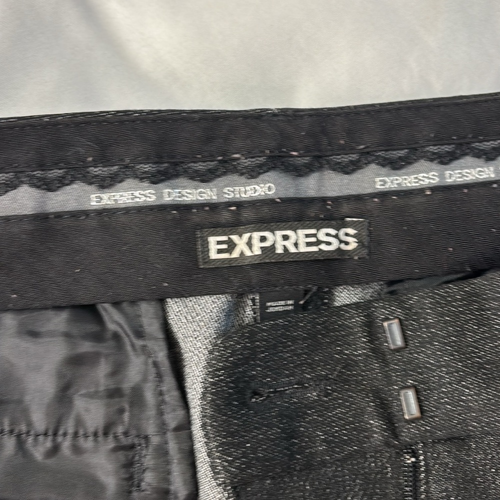 EXPRESS - Picture 3 of 8